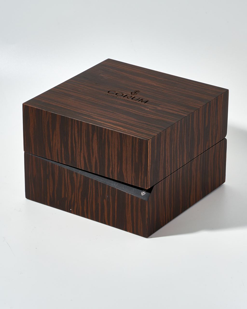 Corum Box