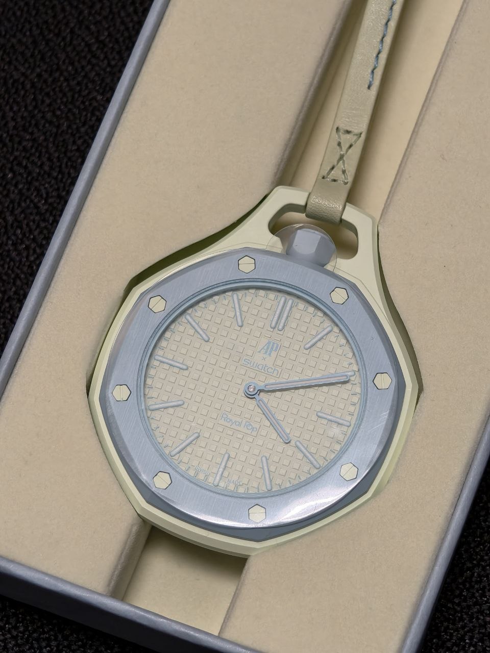 Swatch x Audemars Piguet Royal Pop «Blaue Acht» NEW