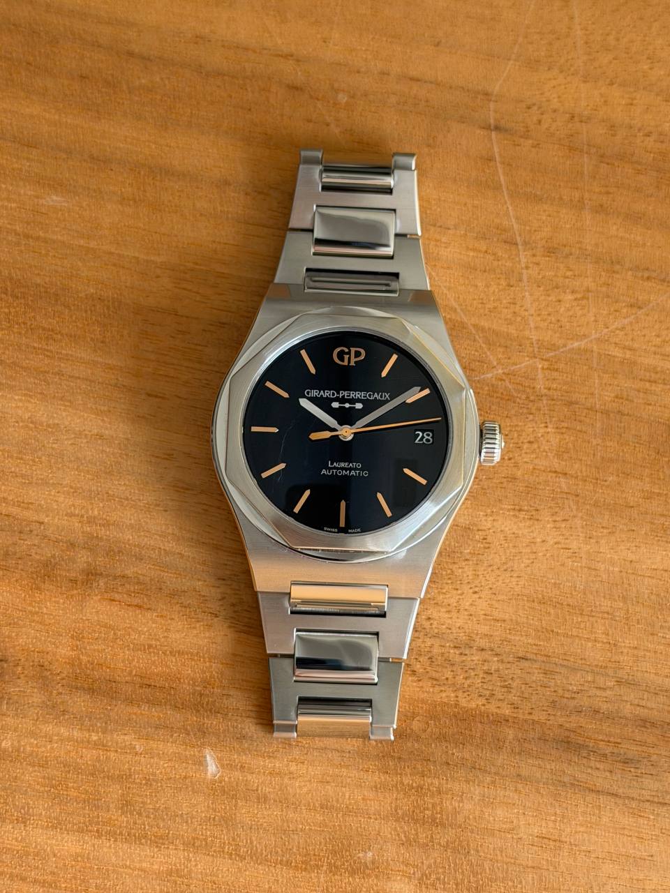 Girard Perregaux Laureato 42 Infinity Edition 