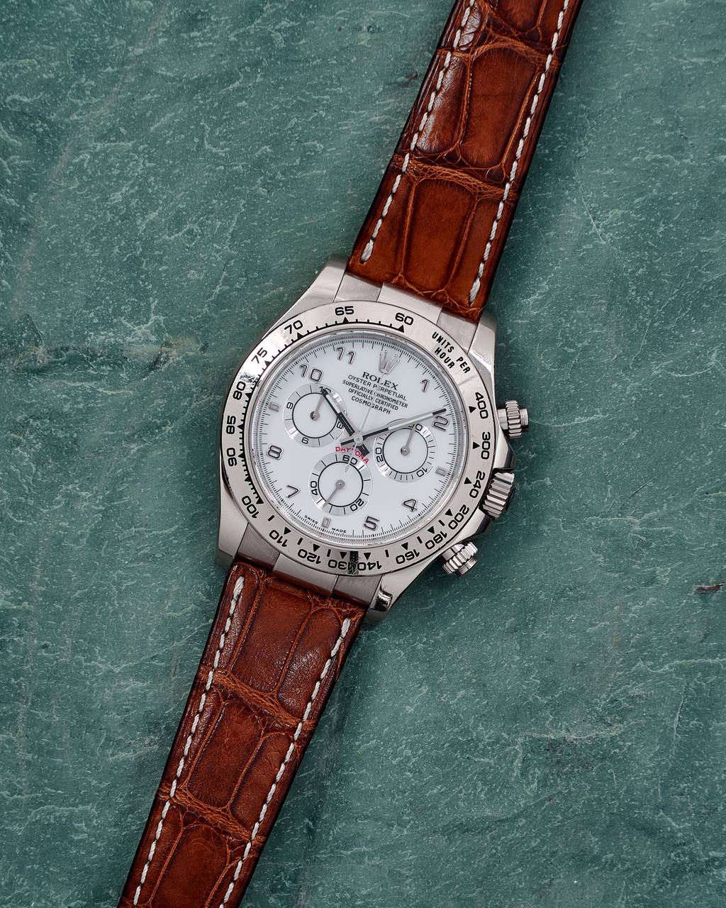 Daytona gold white discount dial